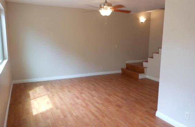 One month Free on OAC and 13 month lease.Location!! Minutes from Old Town Scottsdale, Fashion Square and ASU. Gallery 4