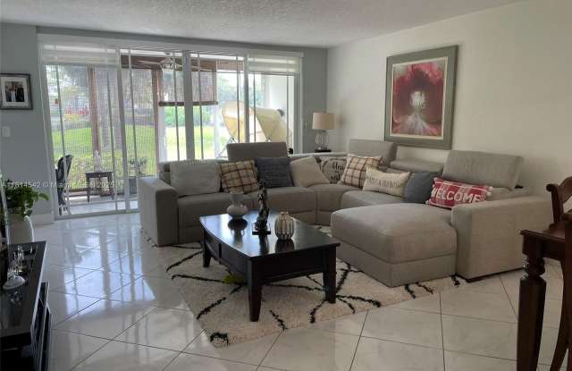 500 Oaks Ln photos photos