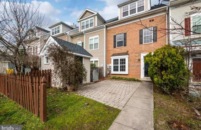8704 GREEN CLOVER COURT Gallery 2