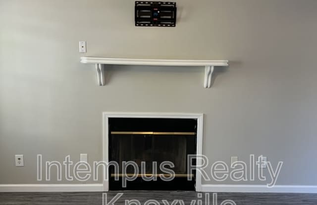 6014 Waterbury Ln Gallery 2