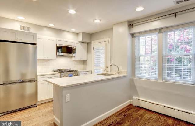 4463 GREENWICH PARKWAY NW Gallery 2