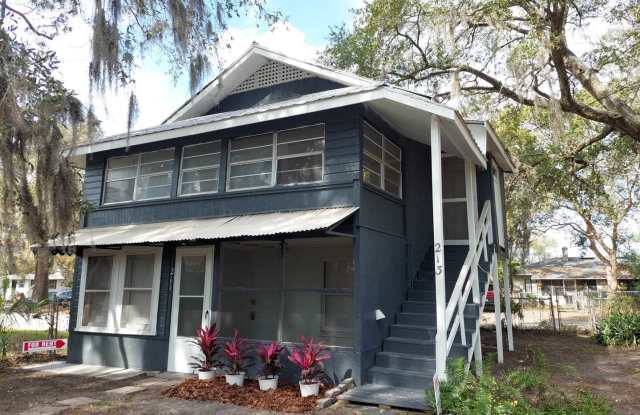 211 Lenox St.- 1 BR - Downstairs - Convenient to Downtown Lakeland photos photos 211 Lenox St.- 1 BR - Downstairs - Convenient to Downtown Lakeland photos photos