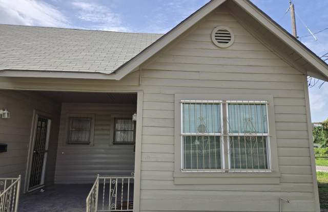 2236 N Interstate 35 photos photos