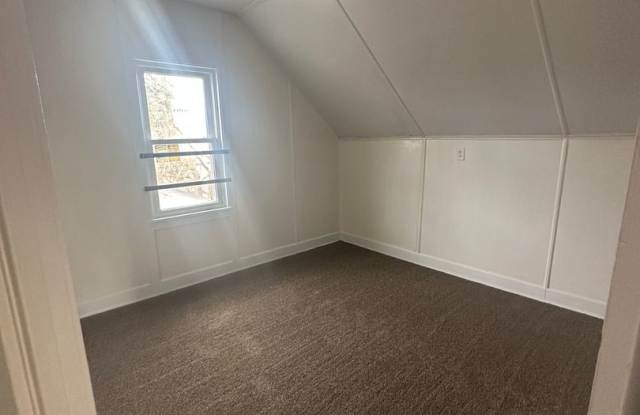 3bd Single Cash Pay/Section 8 Gallery 3