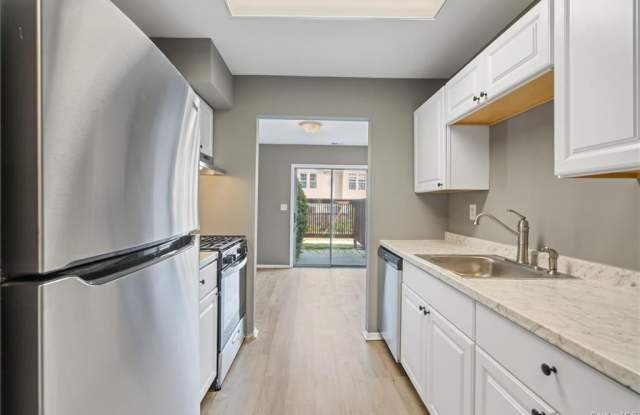 2408 Whispering Hills Gallery 2