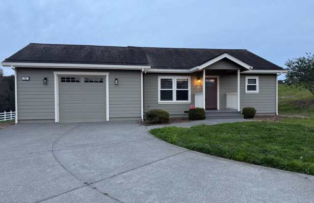 ~ Country Home ~ 2 Bedrooms  2 Full Bathrooms with Attached Garage ~ Gated Community - 701 La Raye Lane, Sonoma County, CA 94952