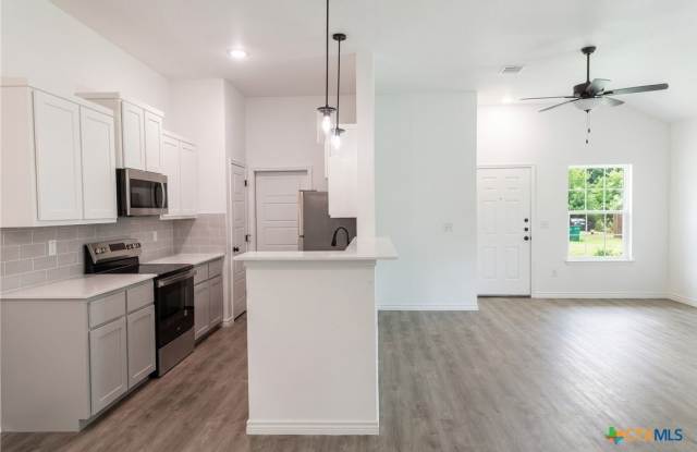 921 Ashwood Drive Gallery 3