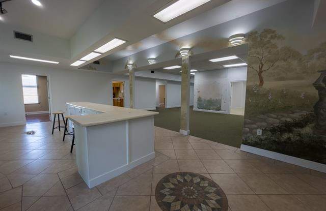 2010 WASHINGTON Street Gallery 4