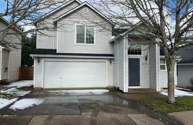 Great home in a great location. Close to Sandy High School. 3 Bedrooms, 2 1/2 Baths with large fenced backyard. photos photos