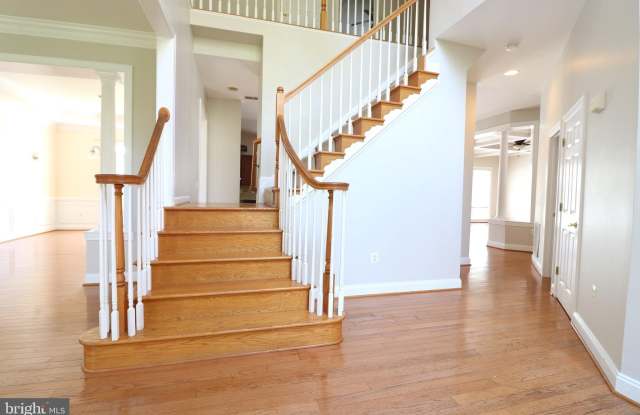 22078 VANTAGE POINTE Place Gallery 2