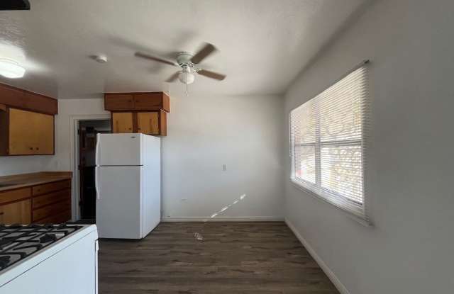 Cozy 3 bedroom 1 bath House for Rent! Near Mojave High School Gallery 4
