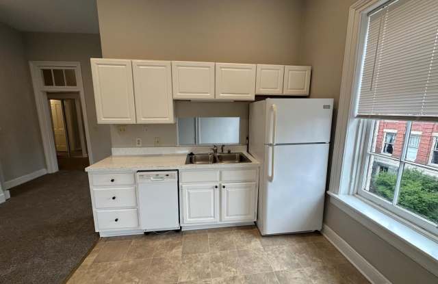 Now Available! 2 Bed 1 Bath Downtown Fredericksburg Apartment Gallery 4