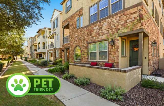Modern Gilbert Lakeview Townhome in The Lakes at Annecy Gallery 1