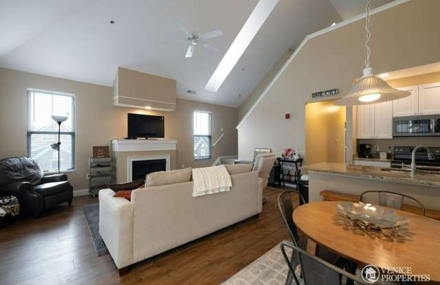 Three Bedroom with Garage near Grandview Gallery 2