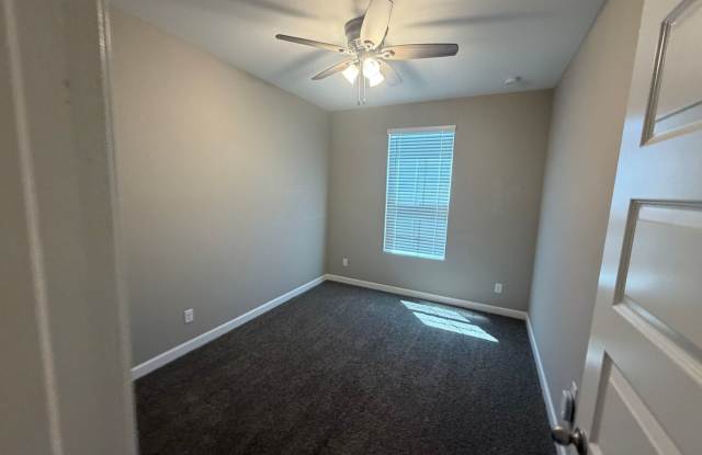 2 Weeks Free Rent! 40946 W Hillman Dr, Maricopa, AZ 85138 – Mountain Views & No Rear Neighbor – $1,795/Month Gallery 4