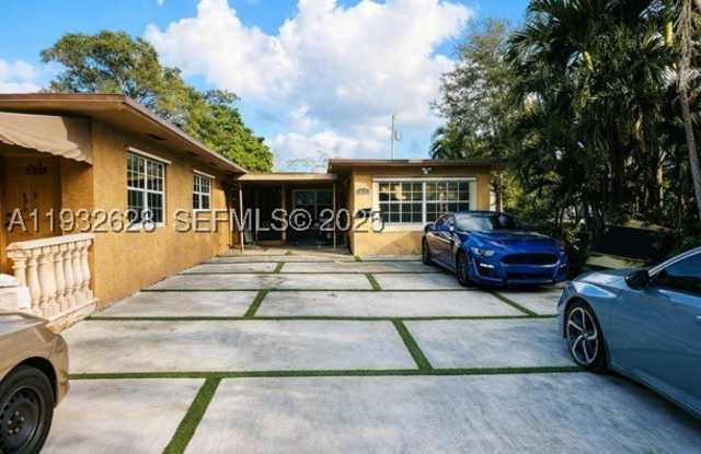 14405 NE 5th Ave photos photos