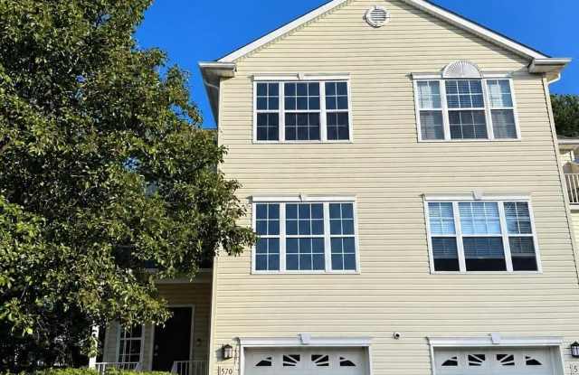 570 Beachway Avenue Gallery 1