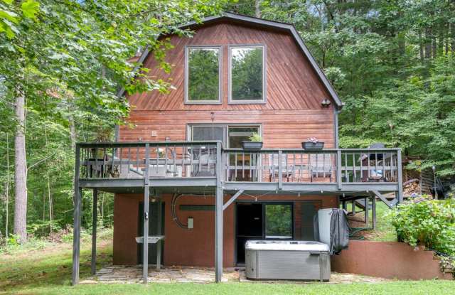 Private, Furnished, Mountain Cottage in Weaverville, 3 Bed, 2 bathroom, Hot Tub 6 to 12 Month Lease - 53 Pug Run, Buncombe County, NC 28787