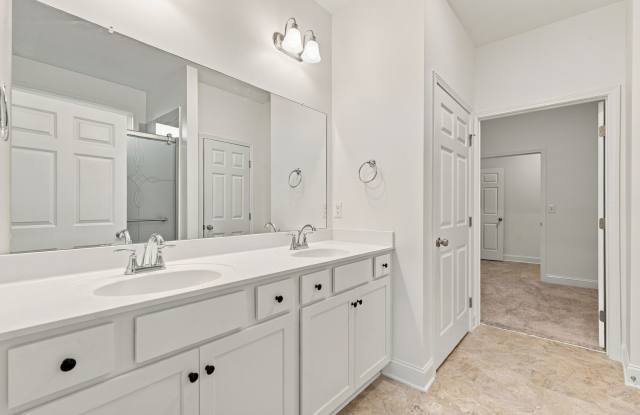 Beautiful Move-In Ready Home with Stunning Views, Private Backyard & Spacious 4th Bedroom Suite Gallery 4