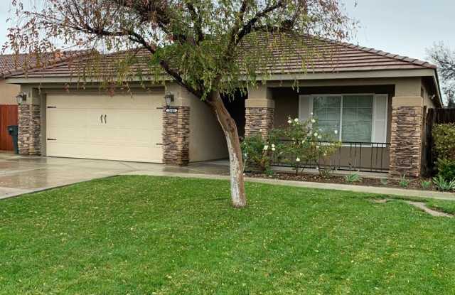 3 Bedroom 2 Bath Home - 2443 Ranier Way, Hanford, CA 93230