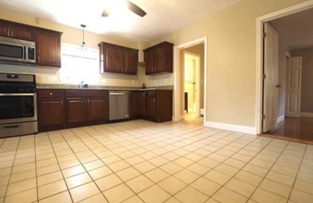 5 HENSHAW ST. - 5 Henshaw St, Newton, MA 02465