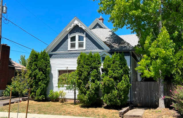 4Bd/2Ba Two Story House-For Viewing! photos photos