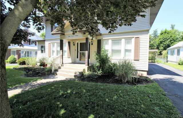 316 Flower Avenue W Gallery 2