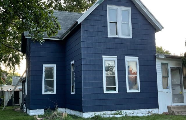 1002 8th St S - 1002 8th Street South, La Crosse, WI 54601