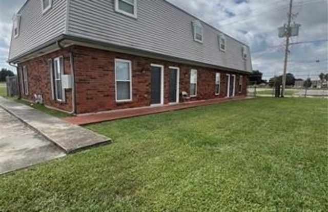 316 PLANTATION Drive - 316 Plantation Drive, Chalmette, LA 70043