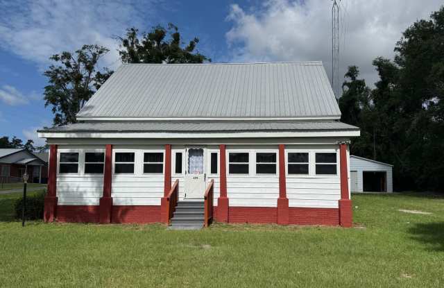 Charming Historic Farmhouse for Rent – Lee, FL photos photos Charming Historic Farmhouse for Rent – Lee, FL photos photos
