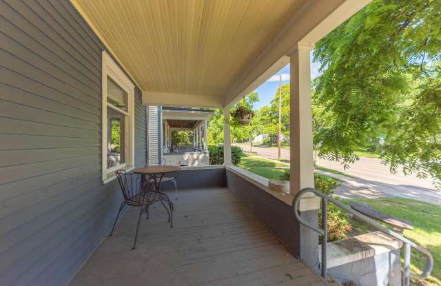 1123 W Huron Street Gallery 4
