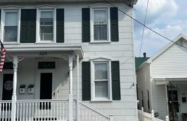 205 POTOMAC STREET N photos photos
