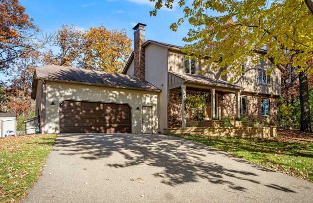 Stunning Remodeled 4BR Home w/ Pond View  3-Seasons Porch! - 16425 Kingswood Court, Lakeville, MN 55044