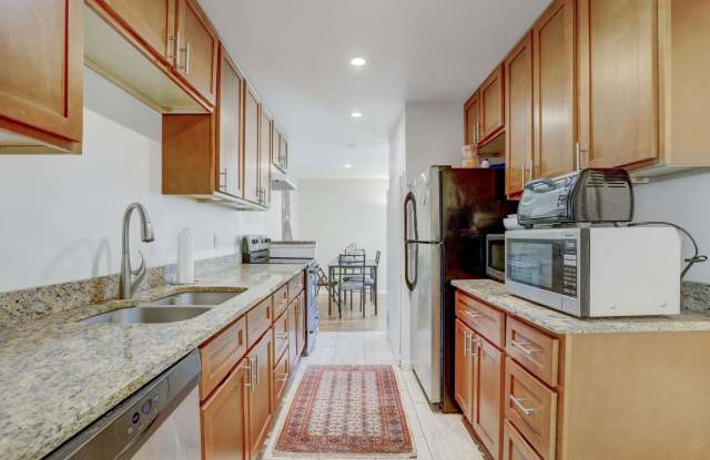 PRE-LEASE 4 BED 2 BATH – Updated Brick Home Near CU & Boulder Creek Path | Available August 2026 Gallery 4