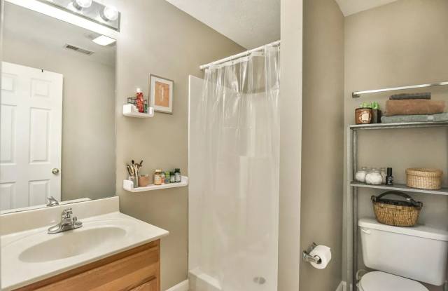 3 bedrooms, 3 bathroom! Gallery 2