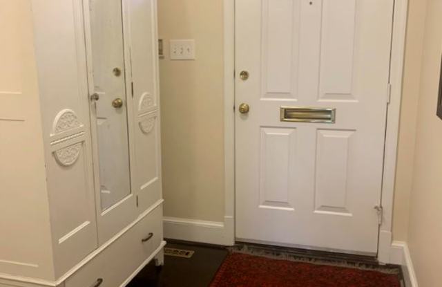 3295 Sutton Place NW C Gallery 4