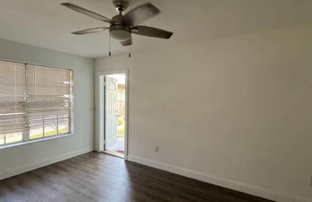 725 NW 4th Ave photos photos