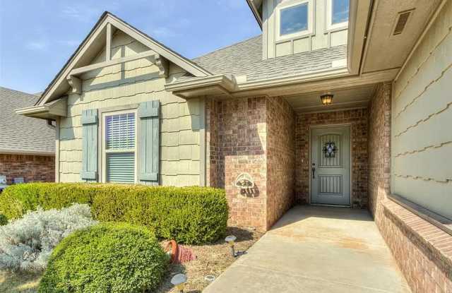 Beautiful 4BD/2BTH Home In North Yukon Gallery 3