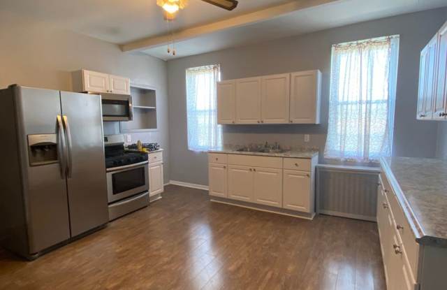 2 BEDROOM IN THE HEART OF BLOOMFIELD! Gallery 4