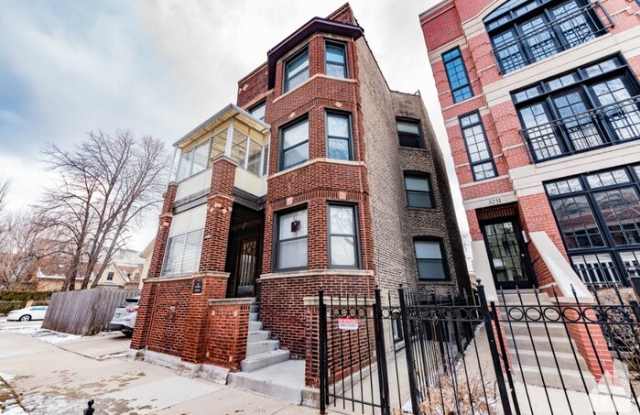 3253 North Kenmore Avenue Gallery 2