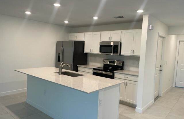 6737 Broadwater Lane Gallery 2