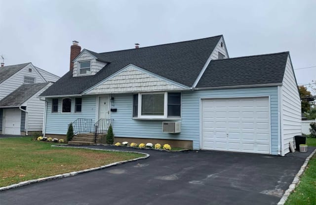 182 Dartmouth Dr - 182 Dartmouth Drive, Hicksville, NY 11801