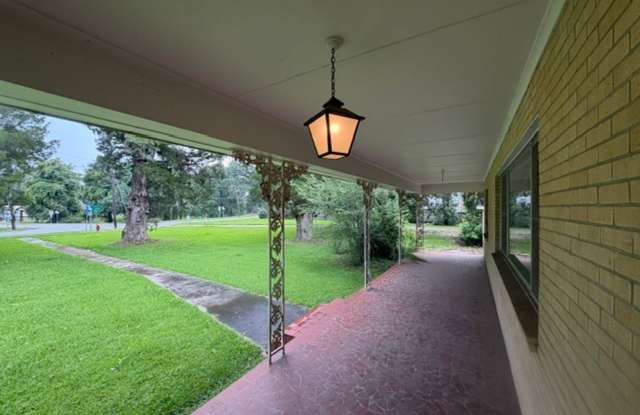 Spacious 3-Bedroom Home on an Expansive Lot in Maringouin Gallery 3