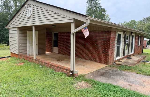 3 Bedroom Home Available For Rent - Central, SC Gallery 3