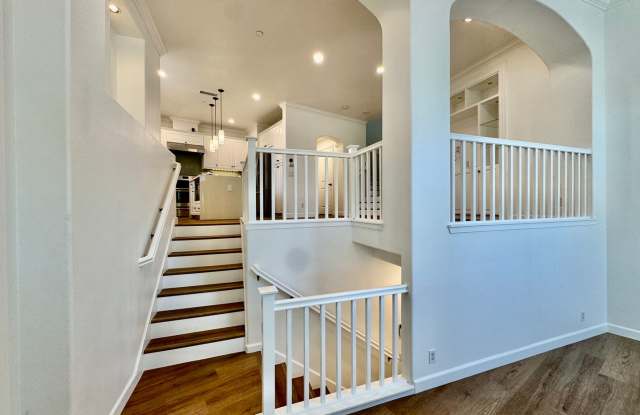 Beautifully Remodel Townhouse with AC & Two Car Garage! photos photos Beautifully Remodel Townhouse with AC & Two Car Garage! photos photos