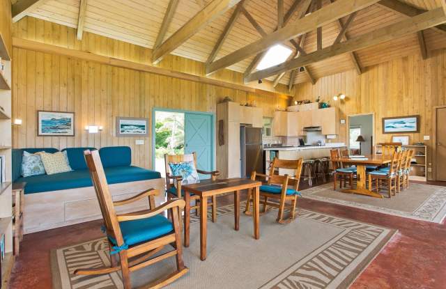 Oceanfront Cottage w/Panoramic Views, Yard, & Private Beach Access. Waipuna Gallery 4