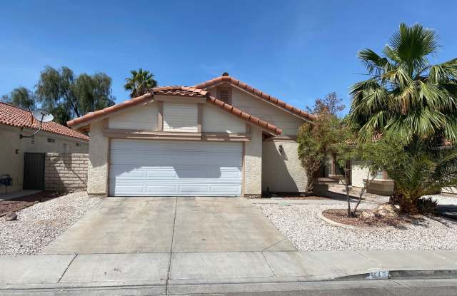 SE!!! 1 Story Home, 2 bedrooms, 2 Car Garage, 2 baths. Community Pool Spa Tennis Courts!! - 646 Freeburg Place, Paradise, NV 89123
