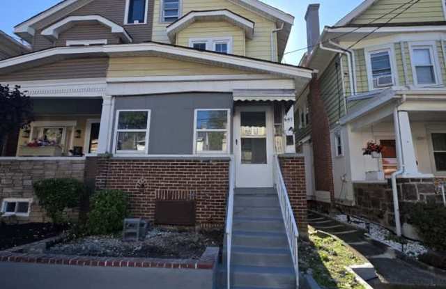 Beautiful, remodeled House with a nice open feel Gallery 1