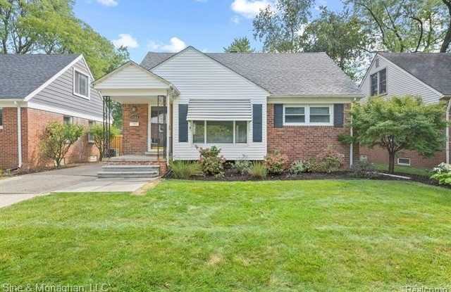 2904 SHENANDOAH Drive - 2904 Shenandoah Drive, Royal Oak, MI 48073