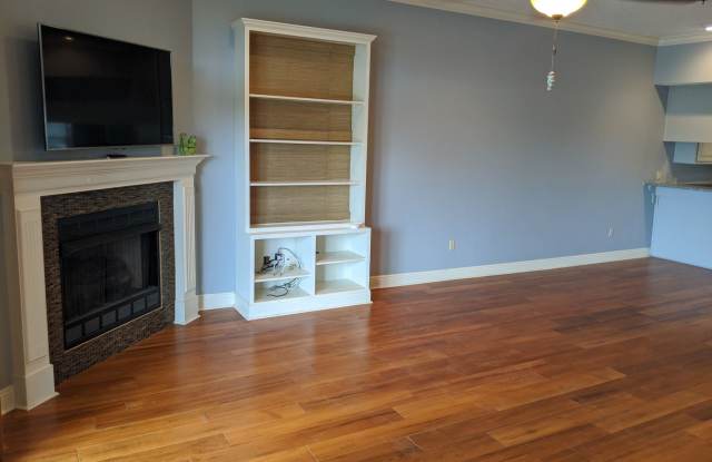 2525 Country Club Drive Gallery 4